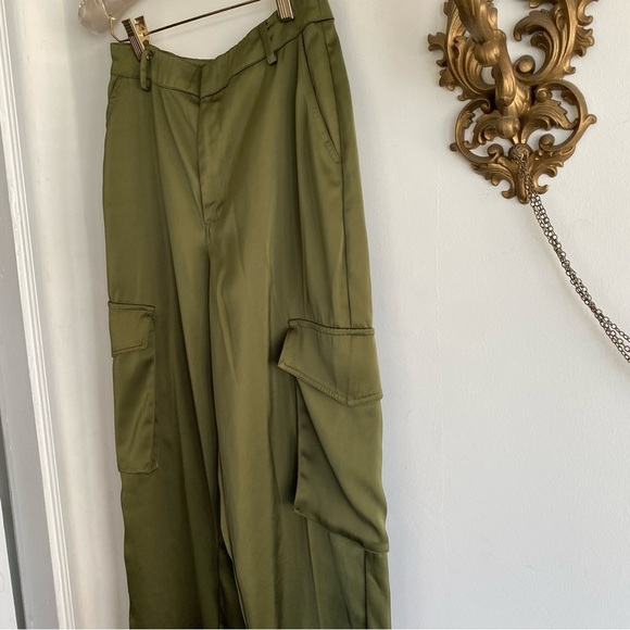 GOOD AMERICAN GREEN SATIN CARGO PANTS - Picture 9 of 14